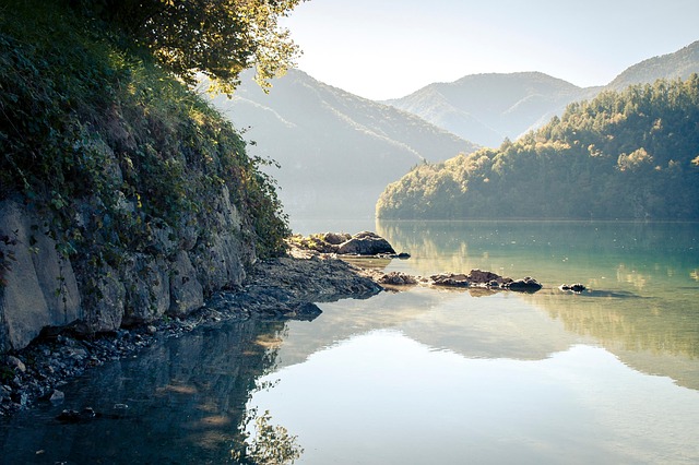 lake-7838004_640